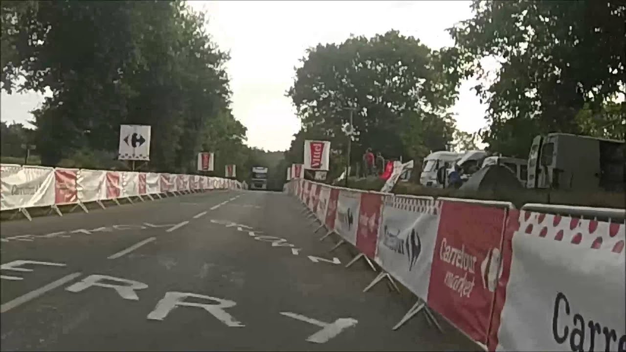 Monter la cote de Cadoudal le jour du Tour de France