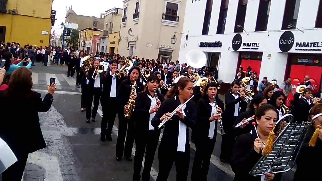 Banda exalumnas Santarosinas—desfile patronal 1 28/08/16
