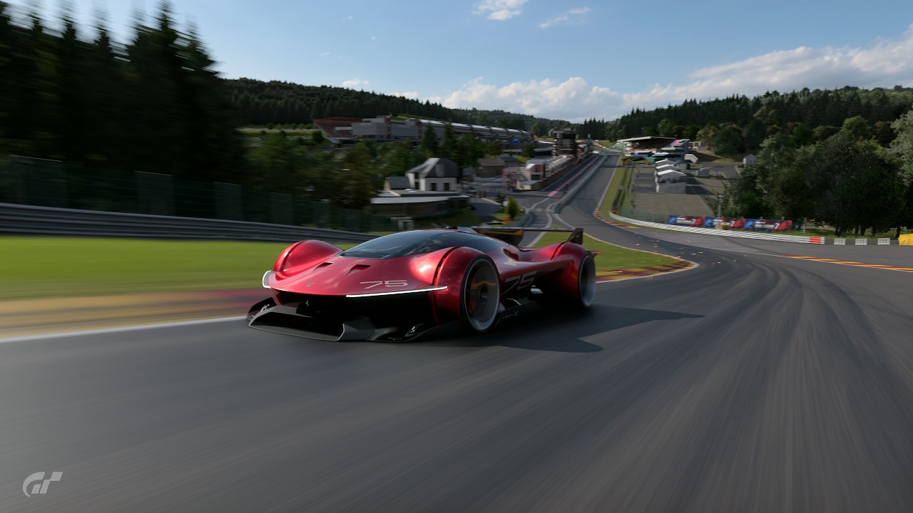 Replay: Flying sparks on Eau Rouge