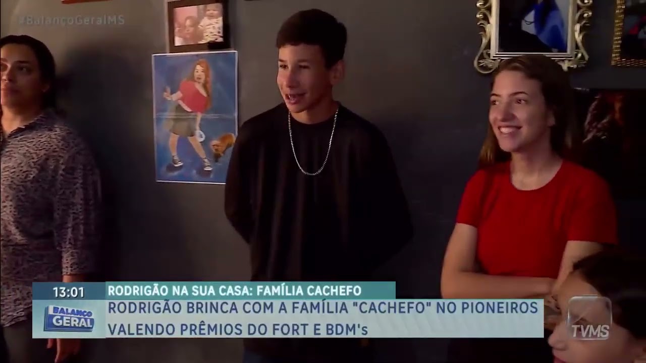 Rodrigão brinca com a família 