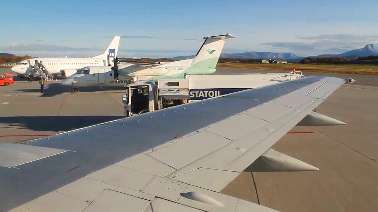SAS Scandinavian Airlines SK4577 737-500 Tromsø-Bodø-Trondheim Safety Takeoff Inflight Landing
