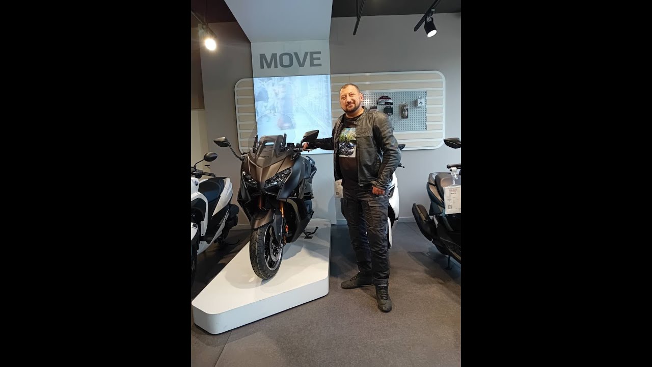 Merită Yamaha TMax 560 în România? Test sincer!
