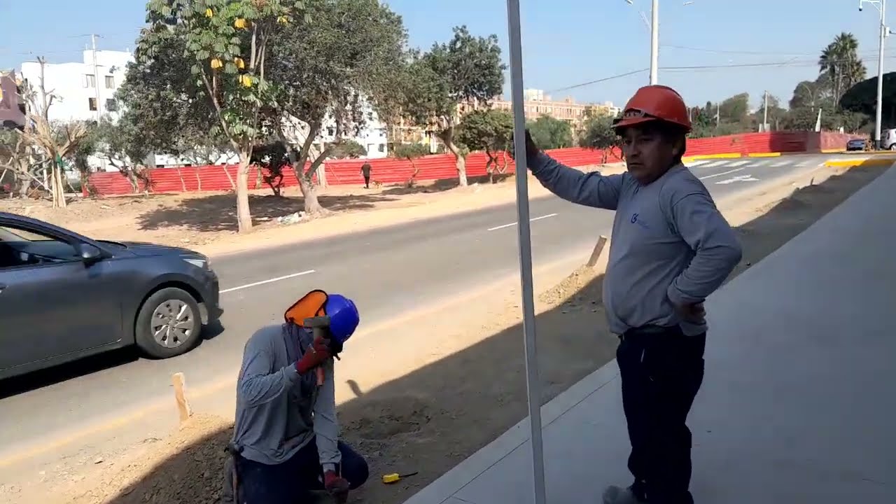 Siguen las obras para la VIA EXPRESA SUR. Van a colocar adoquines,plantas en la zona de los colegios