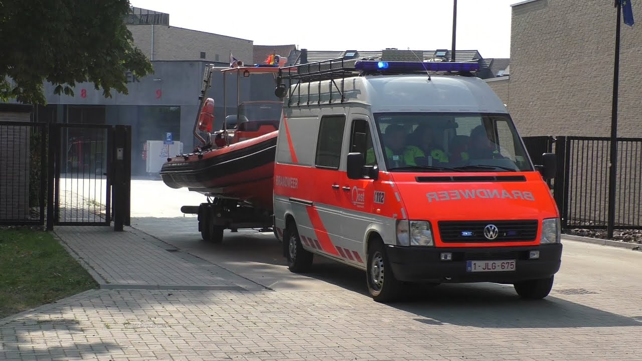 Diverse hulpdiensten met spoed naar een redding te water in Dendermonde