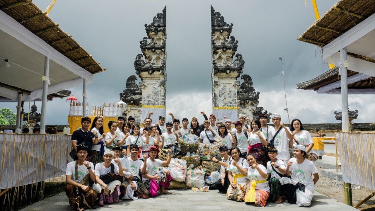Serial Pulau Plastik Eps. IV: TRI HITA KARANA (THE RELATION BETWEEN HUMAN, GOD AND NATURE)