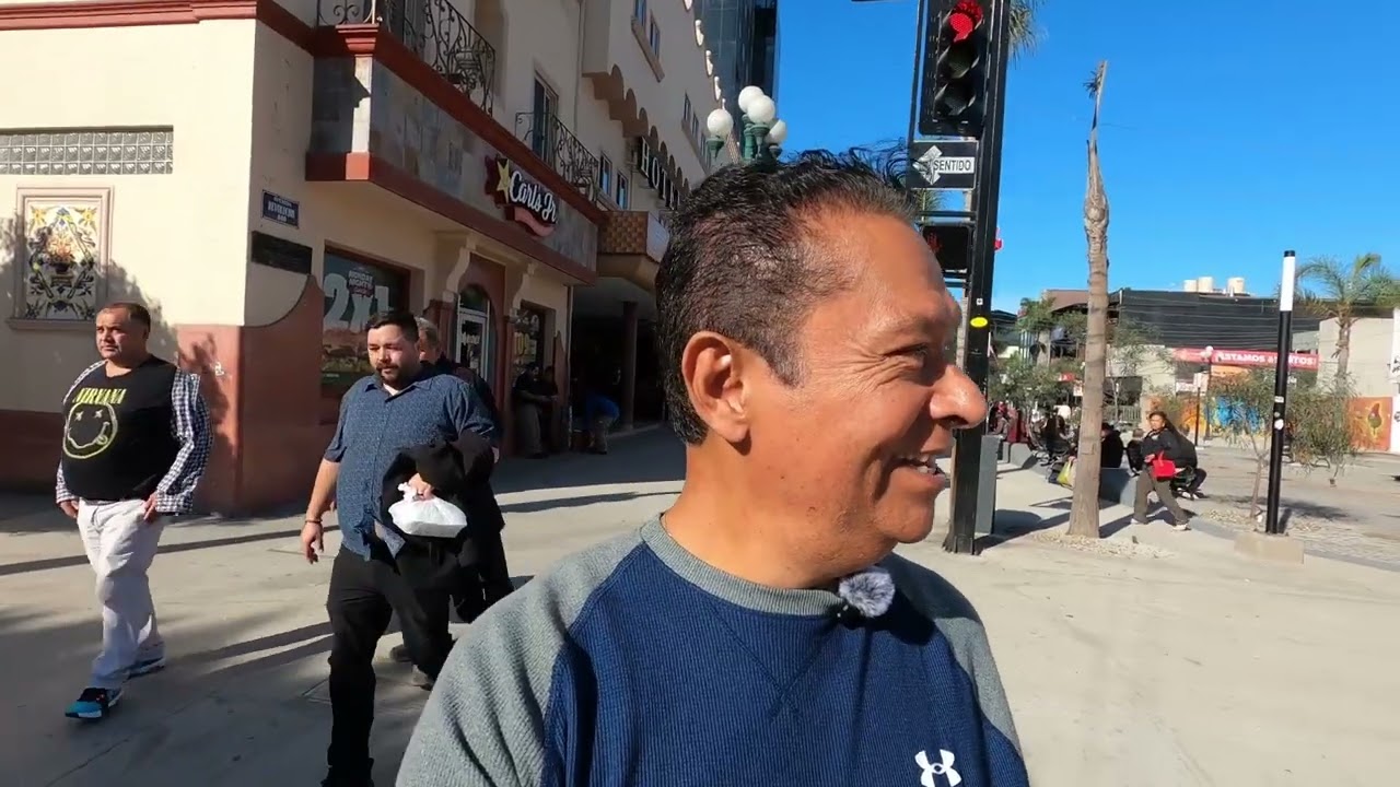 Мы приехали в Тихуану на улицу Революшн-авеню, в клуб «Революшн».