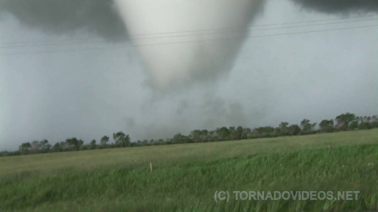 Beautiful Manitoba F3 Tornado Is a Behemoth l 6/23/2007 (HD)