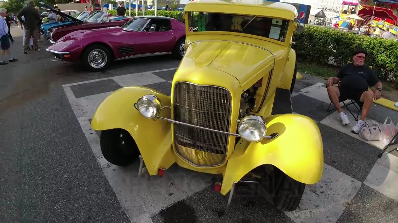 CLASSIC CARS OLD TOWN CAR SHOW.