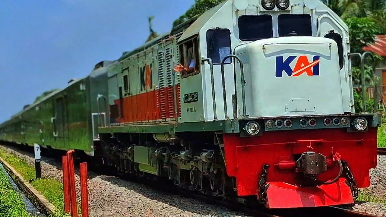 KERETA API PANJANG‼️ HUNTING 33 KERETA API NGEBUT DI PERLINTASAN MENIKUNG