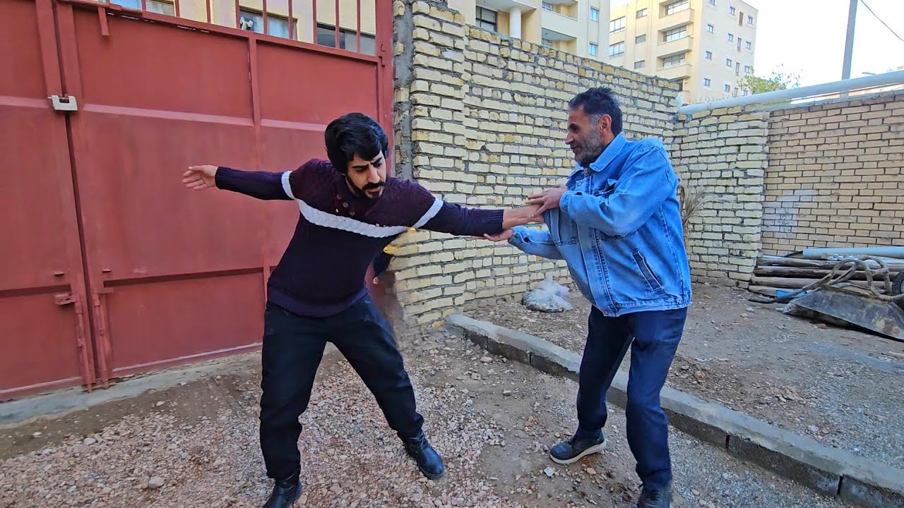 How does a dumb man try to deceive Abul : 😡 Did Zahra send her?