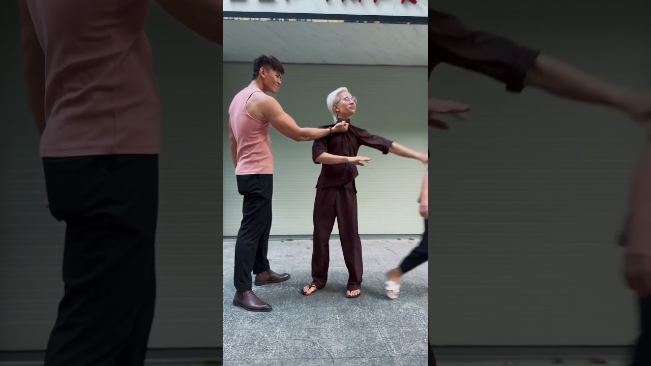 Self-defense in life [THE GREAT HERO] #hero #selfdefense #kungfu #martialarts #entertainment