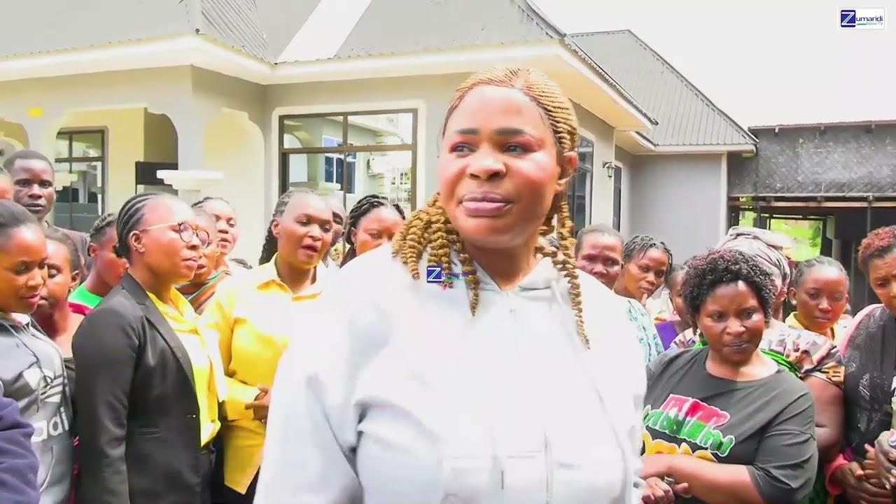 WACHUNGAJI ACHENI WIVU USIONA MAANA.....NJOONI WATU WOTE MJIONEE WENYEWE....Zumaridi ni MUNGU
