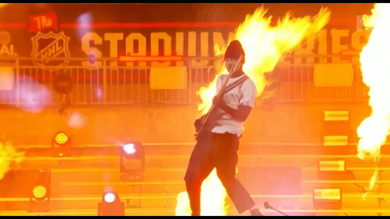 twenty one pilots at NHL Stadium Series -  intermission show