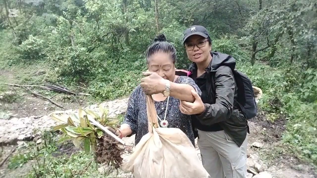  मुन्धुम  यक  पदमार्ग सिढी  बाटो  निमार्ण  समितिका अध्यक्ष  मोहन कुमार हुक्पाचोङवाङसगको  जम्कभेट ।