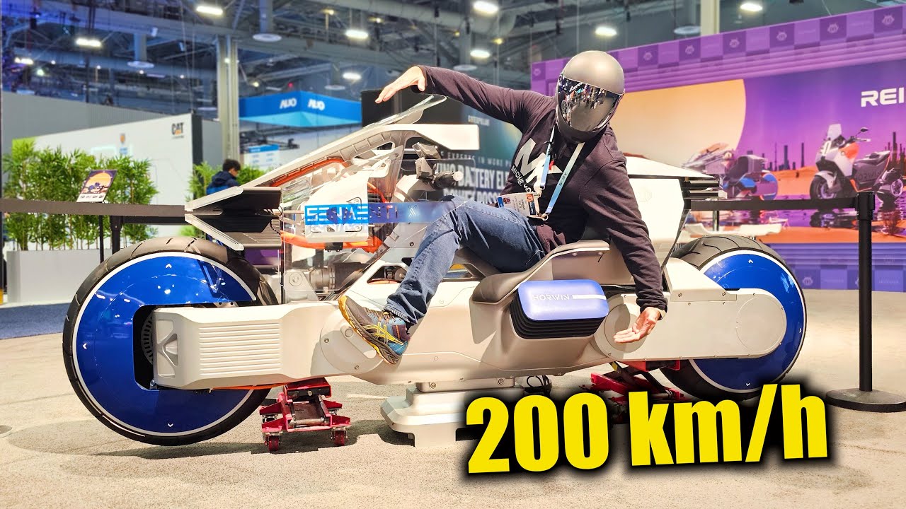 Real Life TRON Motorcycle Hyper Cruiser Senmenty X Horwin at CES2024