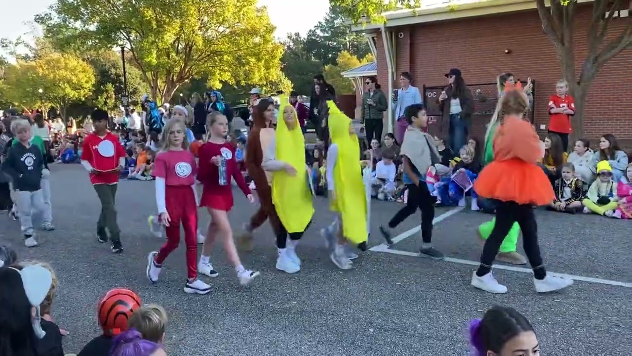 Halloween Character Parade DIS 2025