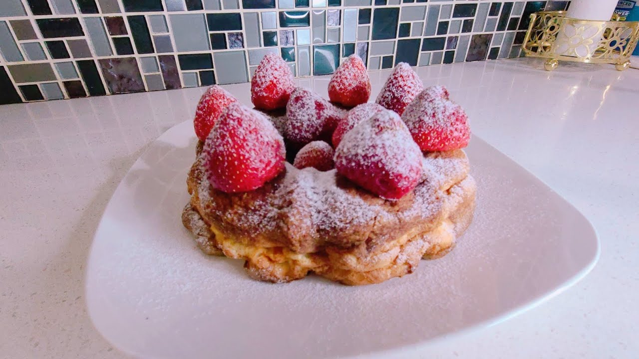 KETO CAKE DE COCO Y FRESAS