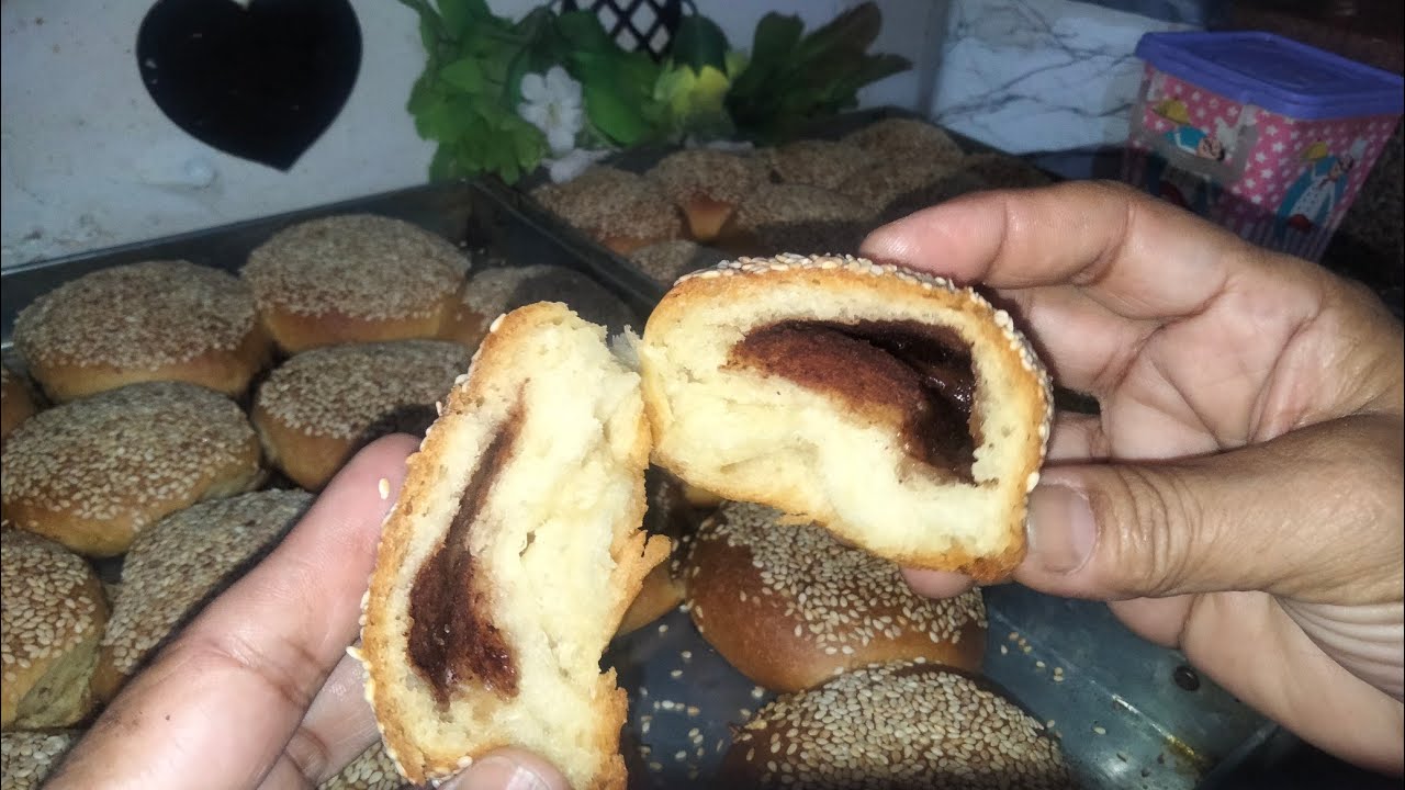 قرص السمسم بحشوه السكر وقرفه 