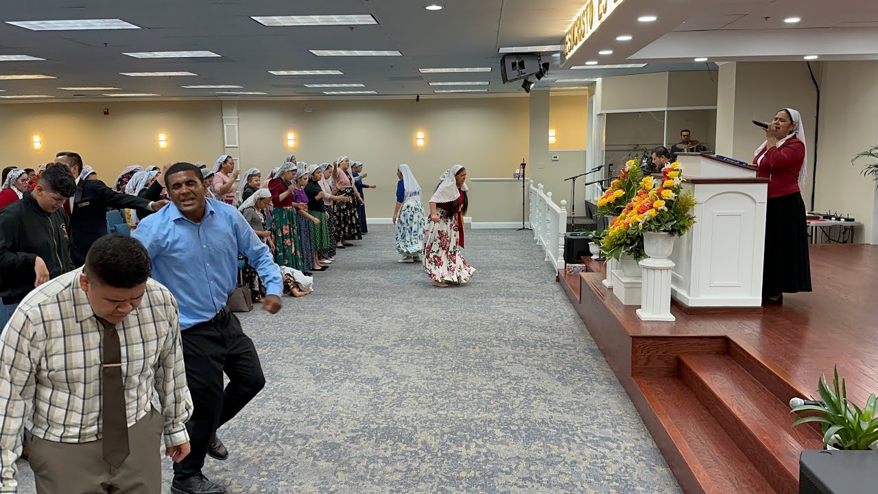 Alabanzas Y Coros Cristianos de Adoración Hermana Delia de Rodríguez David danzaba y el arpa tocaba