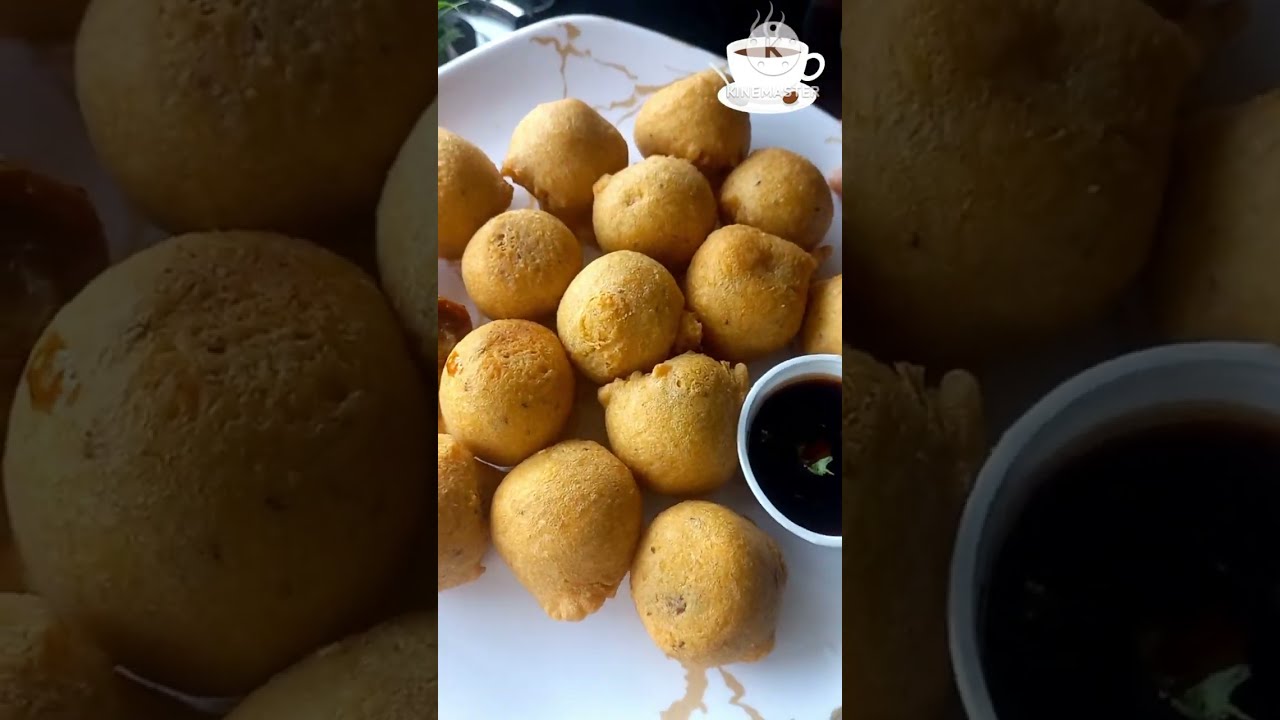 Mumbai Famous Street-style Batata Vada Recipe | Crispy & Spicy Aaloo Vada | Mom's Kitchen 😋 