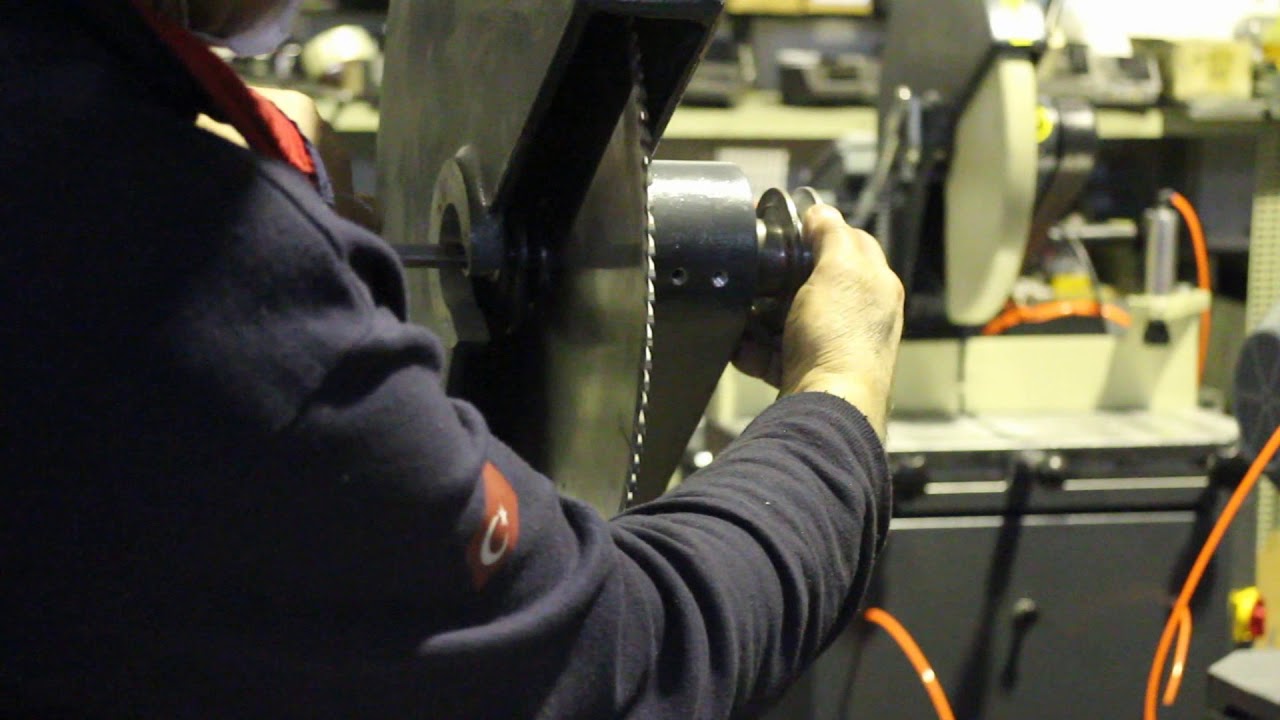 Aluminium cut off machine change saw blade by BAERTEC