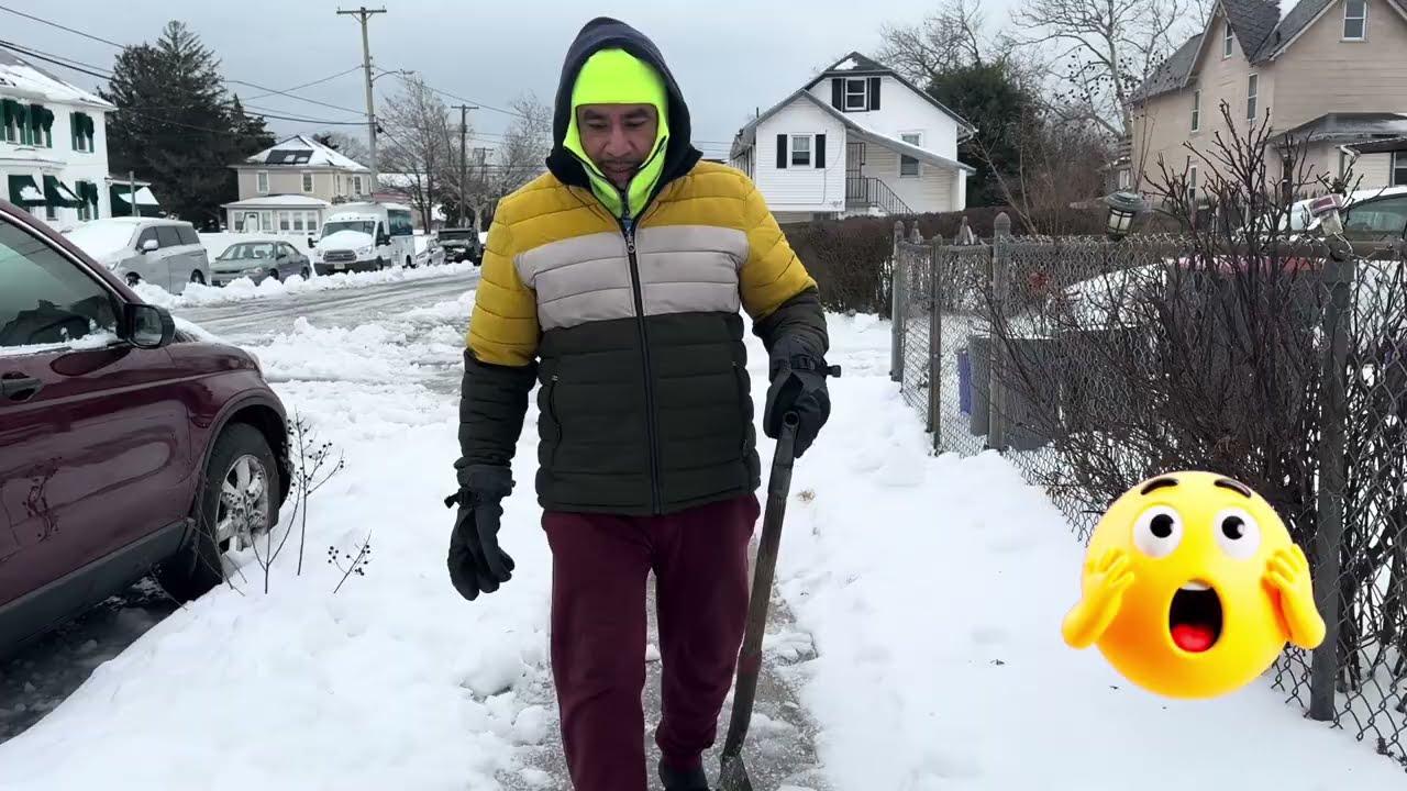 Quitando La NIEVE Para Que Salga El CARRO Qué Está Atascado 😱🥶😰