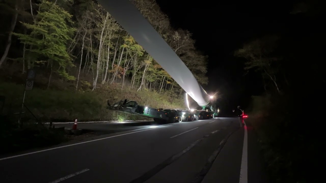 松浦重機　ブレードリフターが公道から工事用道路に車高調整して進行していきます。