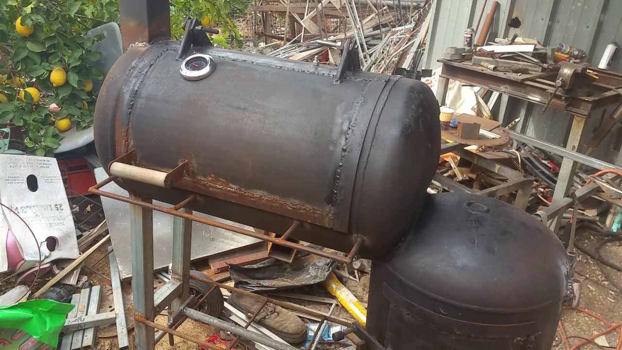 מעשנת שוכבת לבשר