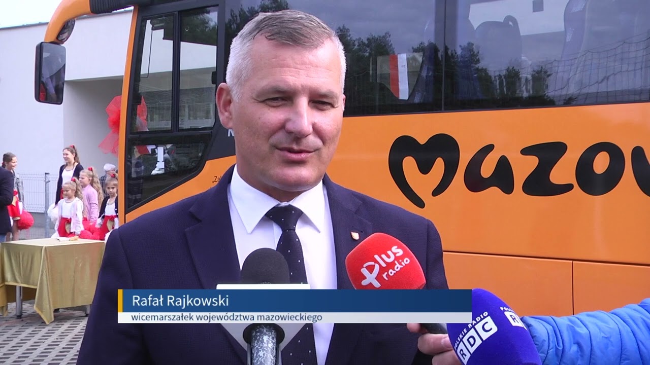Nowy autobus szkolny trafił do szkoły w Ludwikowie