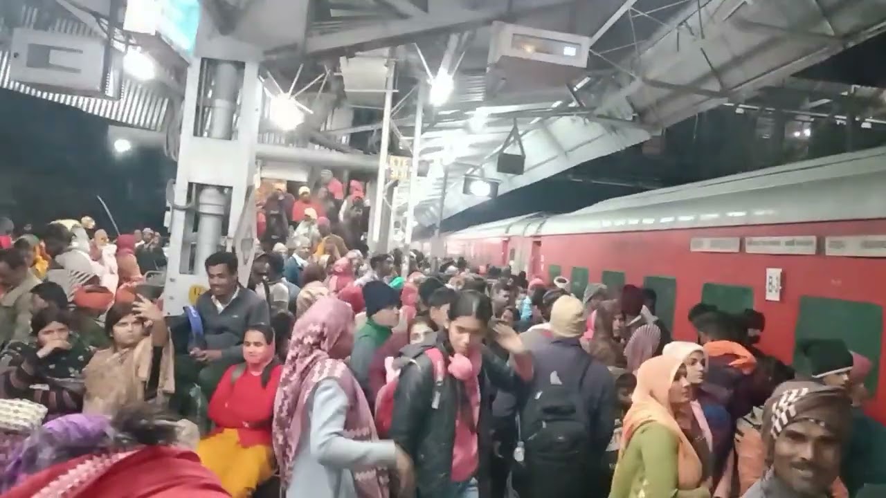 गुरु रविदास जी की जयंती के पावन अवसर पर भारी जनसंख्या में श्रद्धालु गंगा नहाने जा रहे हैं  गुरु जय