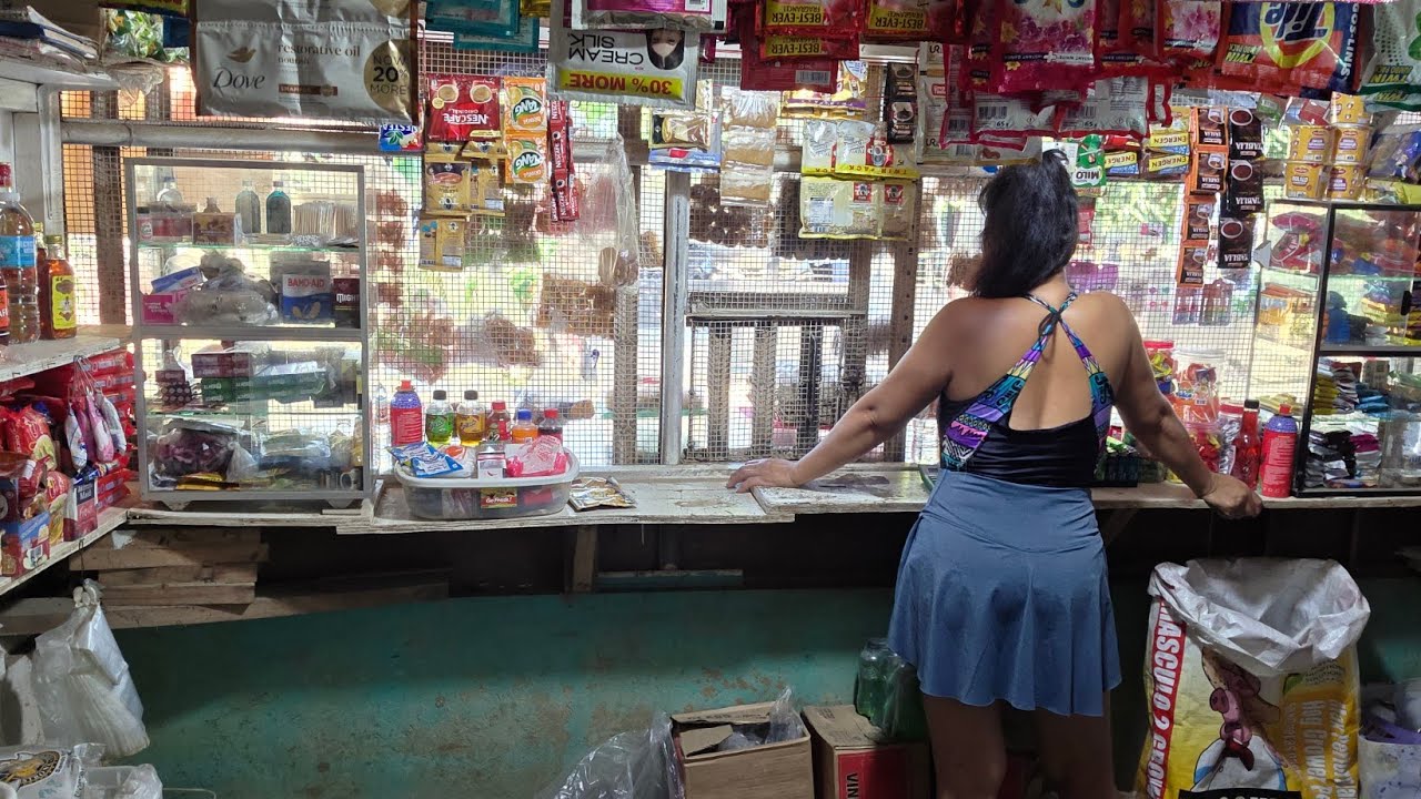 Filipina Manay Biday store Time people tying get change from my store and buy to other store !