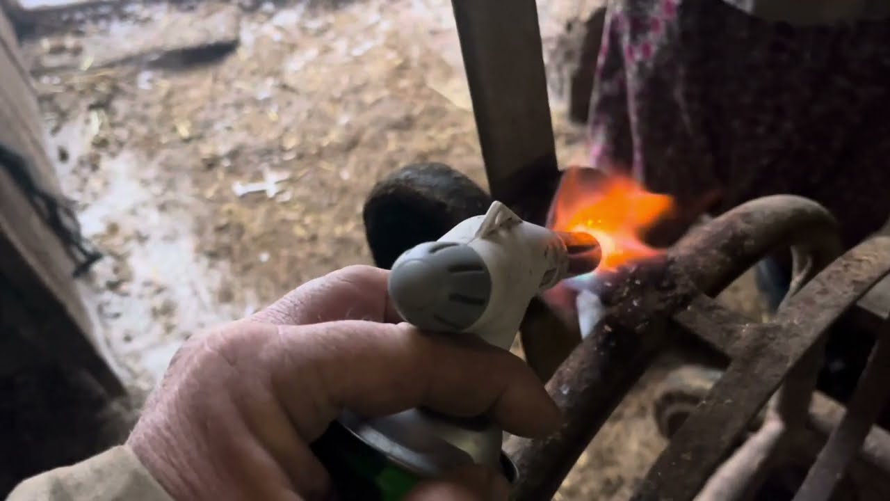 Я не смог снять колесо с доильного аппарата.