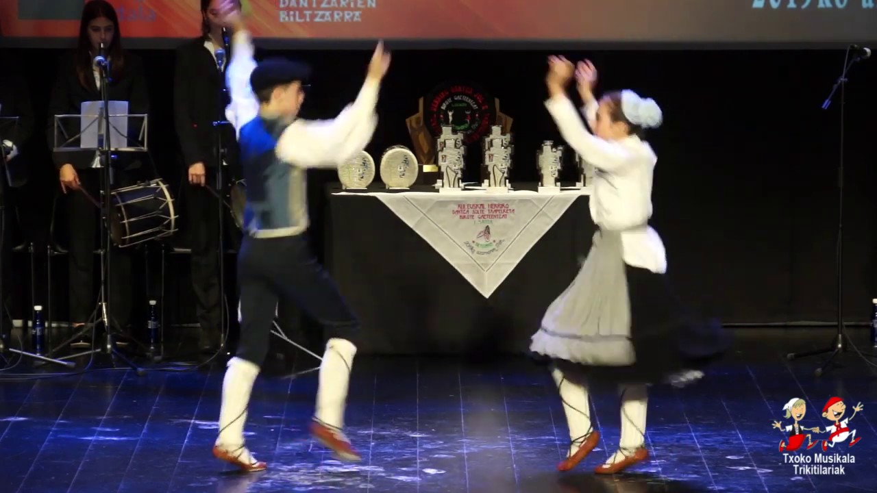 201911170105 Jone Arriaran eta Eki Aizpuru Dantzariak, Euskal Herriko Bikote Gazteen 42  Dantza Solt