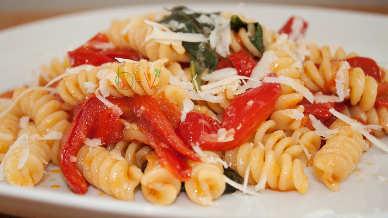 FUSILLI CON PEPERONI POMODORINI PECORINO - Buono Facile Veloce