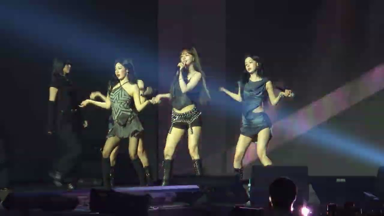 SMTOWN LIVE 2025 in LONDON || aespa - Whiplash [4K]