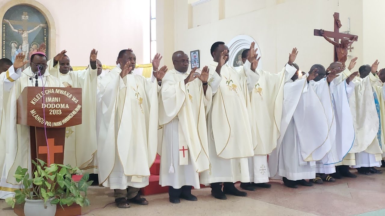 MISA TAKATIFU YA KUWAOMBEA WAGONJWA ULIMWENGUNI KITAIFA JIMBO KUU KATOLIKI LA DODOMA KANISA KUU. 