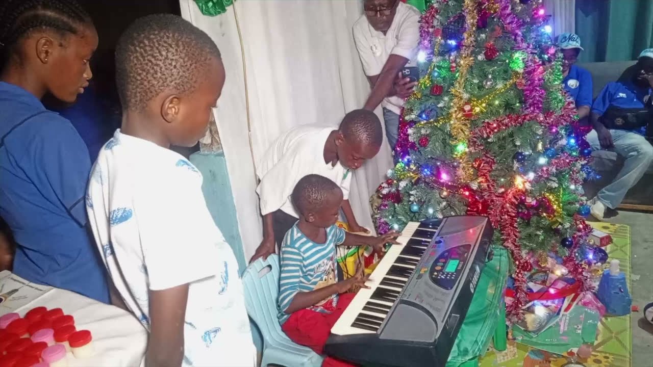Remise des dons à KRIBI