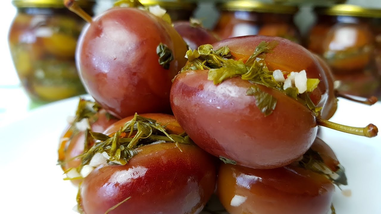 Маринованные сливы с чесноком и зеленью. Цыганка готовит. Gipsy cuisine.