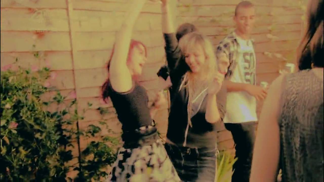 Skins // Telephone