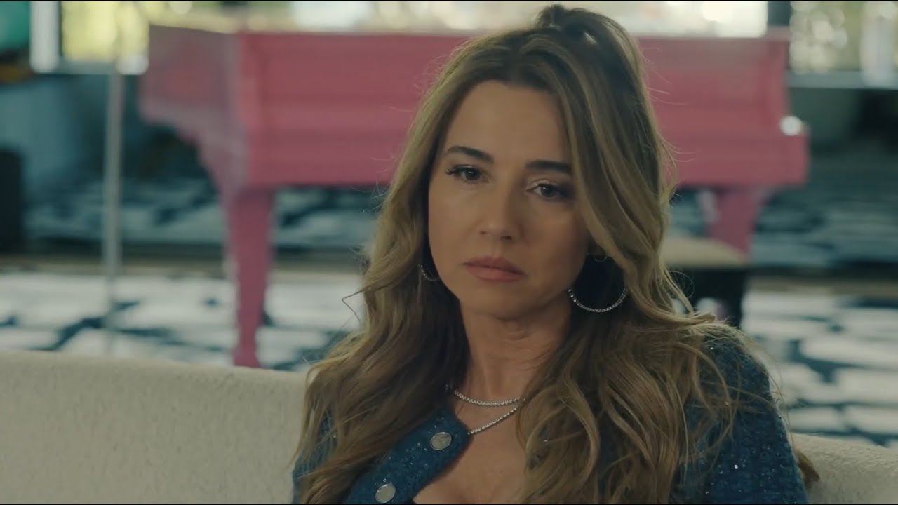 The Untold Story of Linda Cardellini | Star Fun Facts