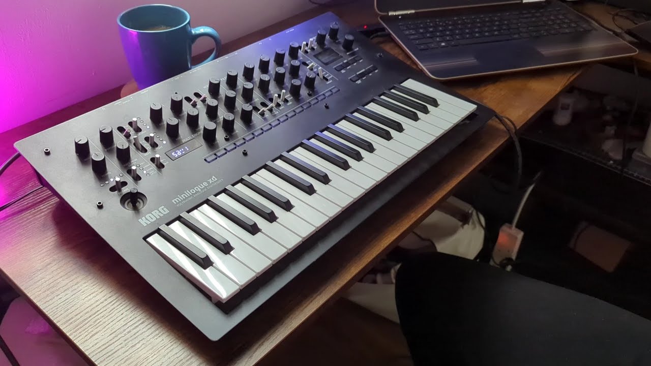 Rainy Mornings in Neon Cities (Korg Minilogue XD)
