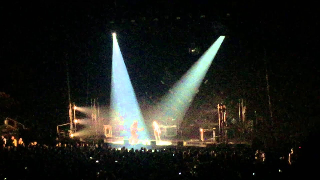 Metric - Gimme Sympathy (The Lights on the Horizon Tour - Toronto, ON)