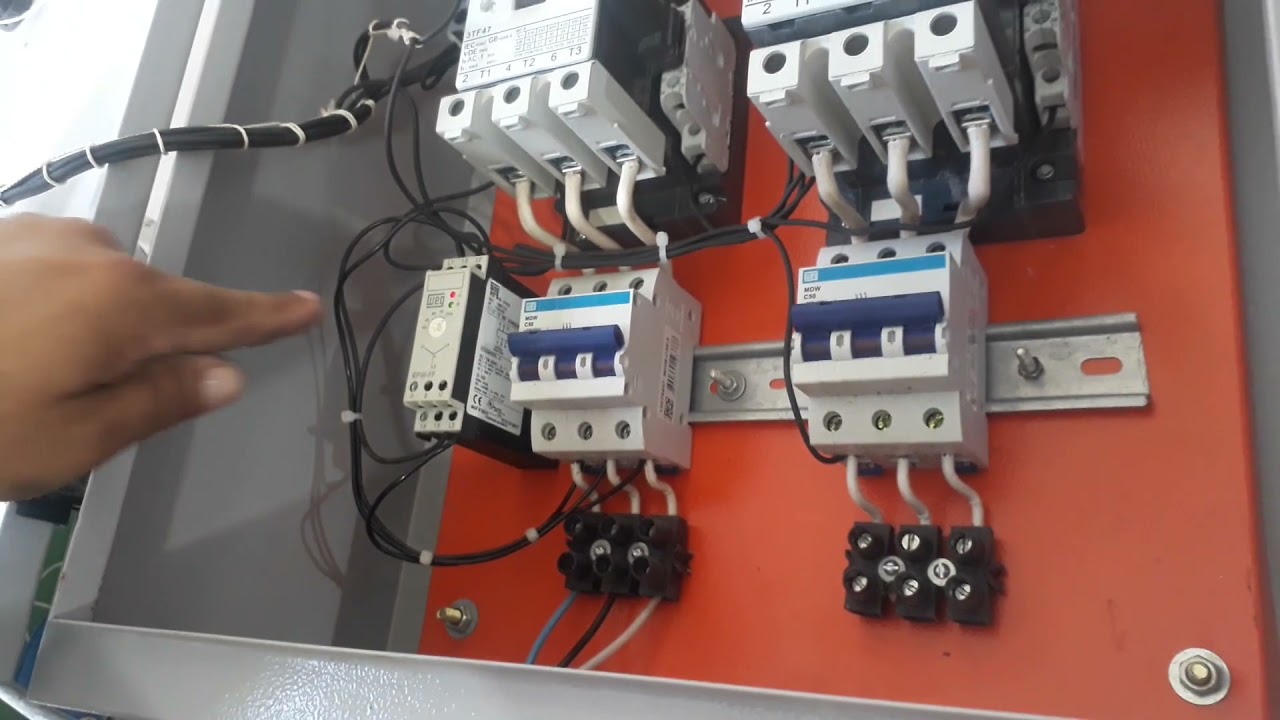 Montagem de comando para ligar gerador de energia