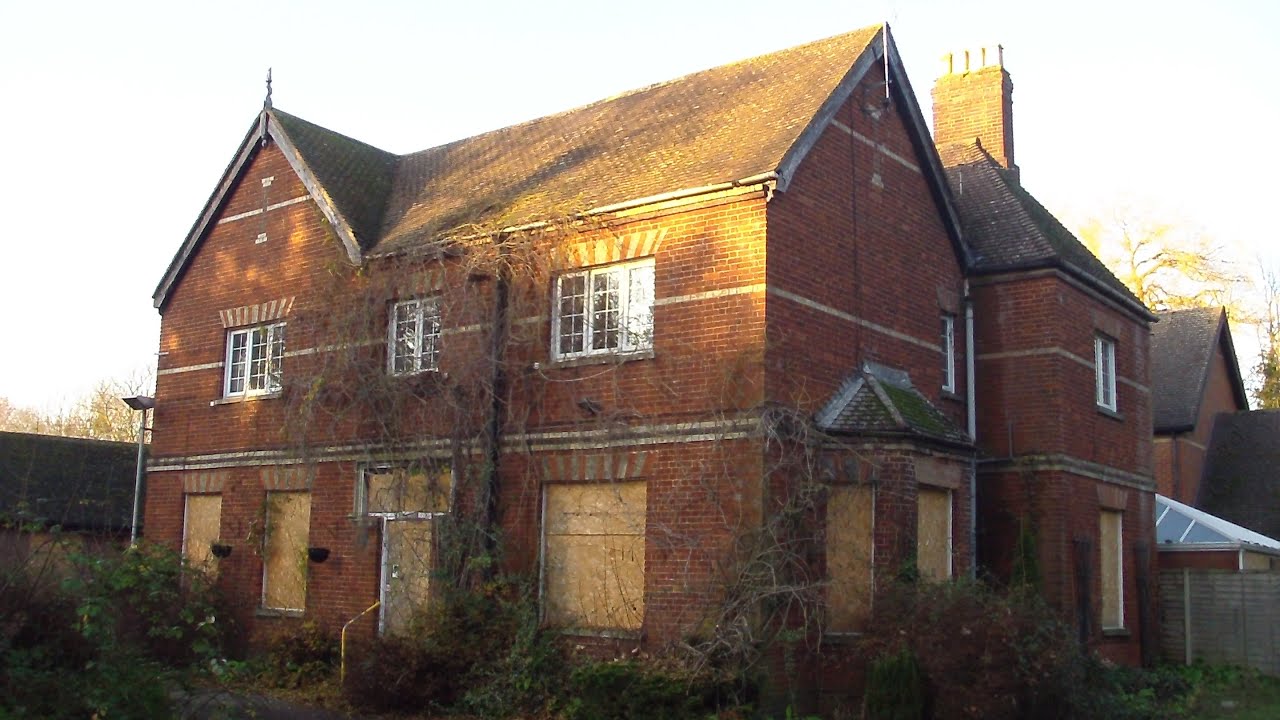 Abandoned Five Acres Nursing Home in Simpson-Milton Keynes (England)