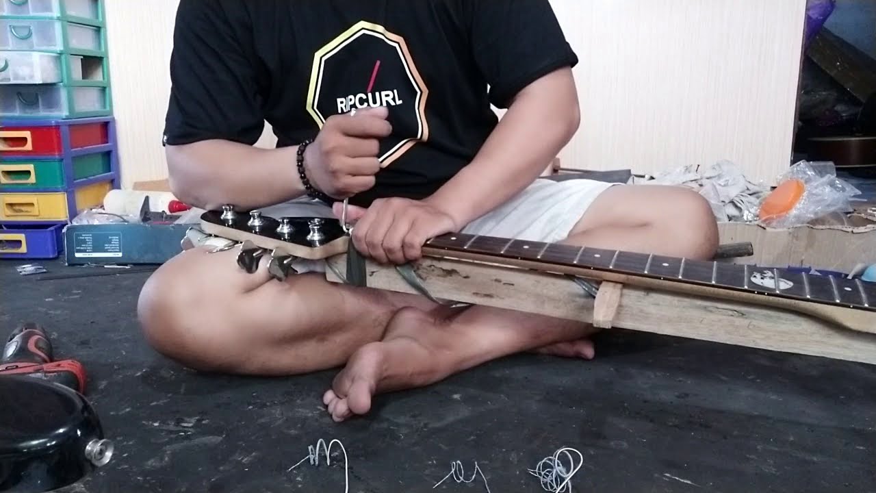 cara meluruskan neck gitar bass yang sangat bengkok parah - sudat gitar