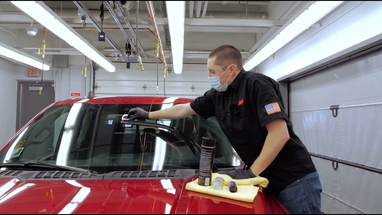 Applying 3M&trade; Ceramic Coating on Glass
