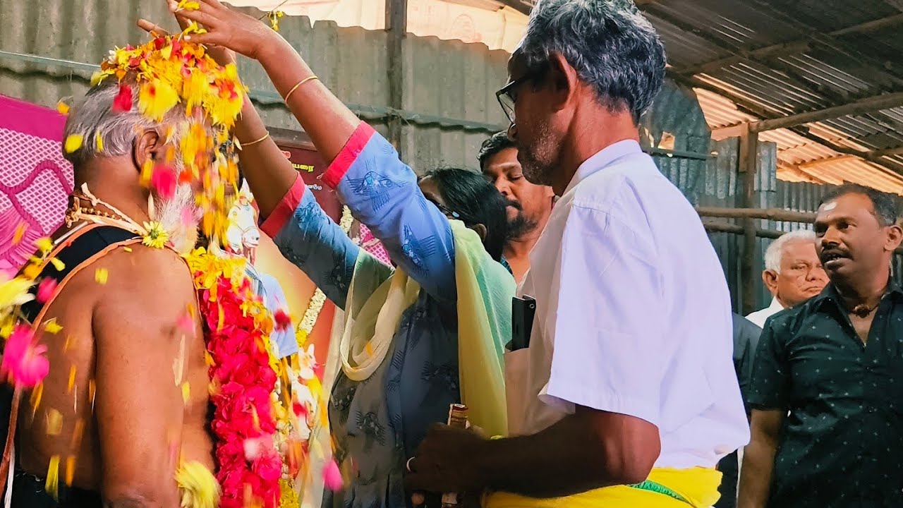 வேண்டுதல் நிறைவேறியதால் வண்ண மலர்களாக சிறப்பு மரியாதை செலுத்தப்பட்ட காட்சி