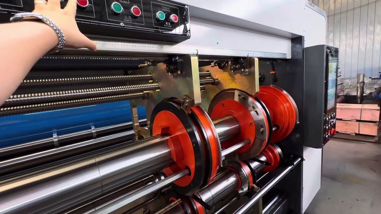 Huazhu 1628 semi automatic 2 color computerized slotter printer machine.