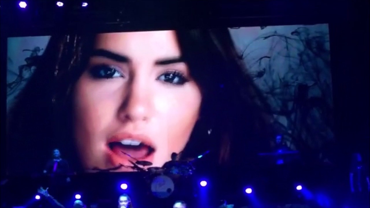 Lali Esposito (LEJOS DE MI) videoclip