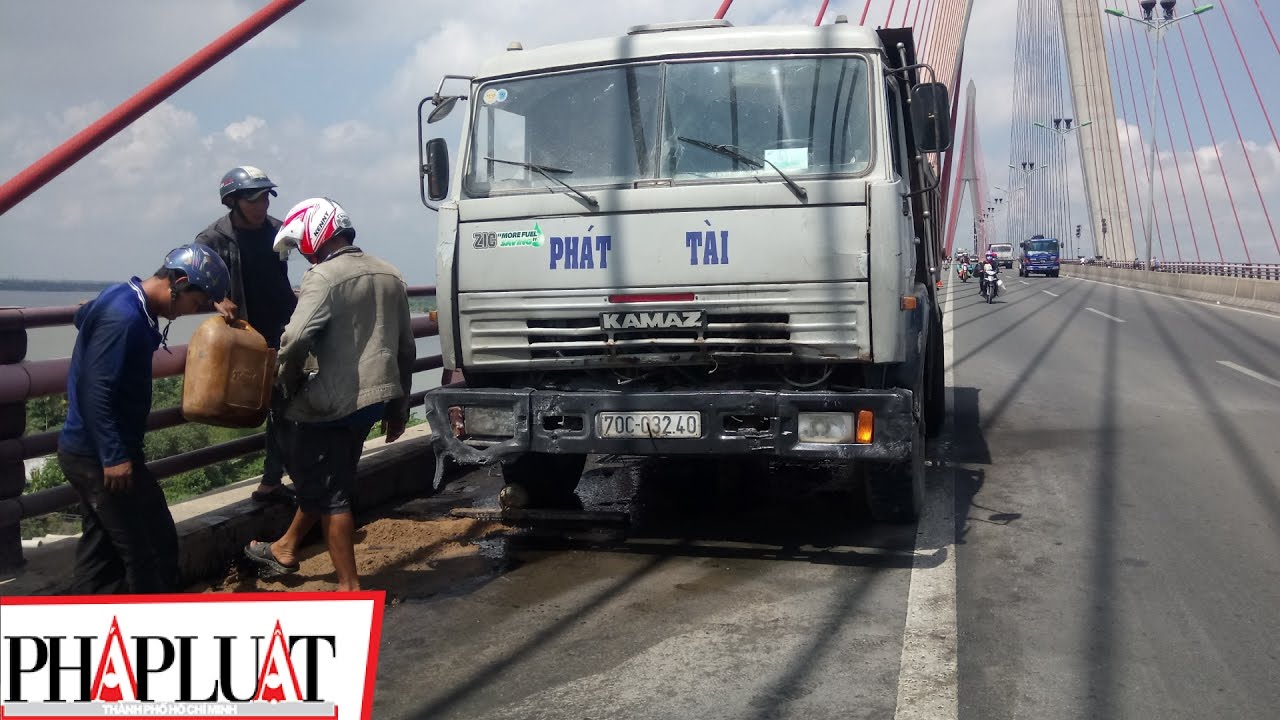 PLO - Xe tải bốc cháy trên cầu Cần Thơ